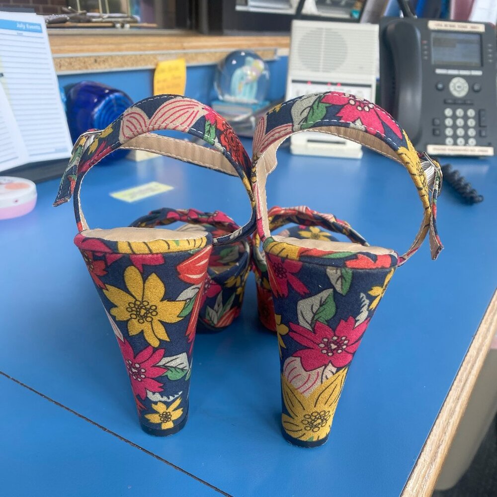 Flowery Platform Sandals, Size 7 - Picture 2 of 5